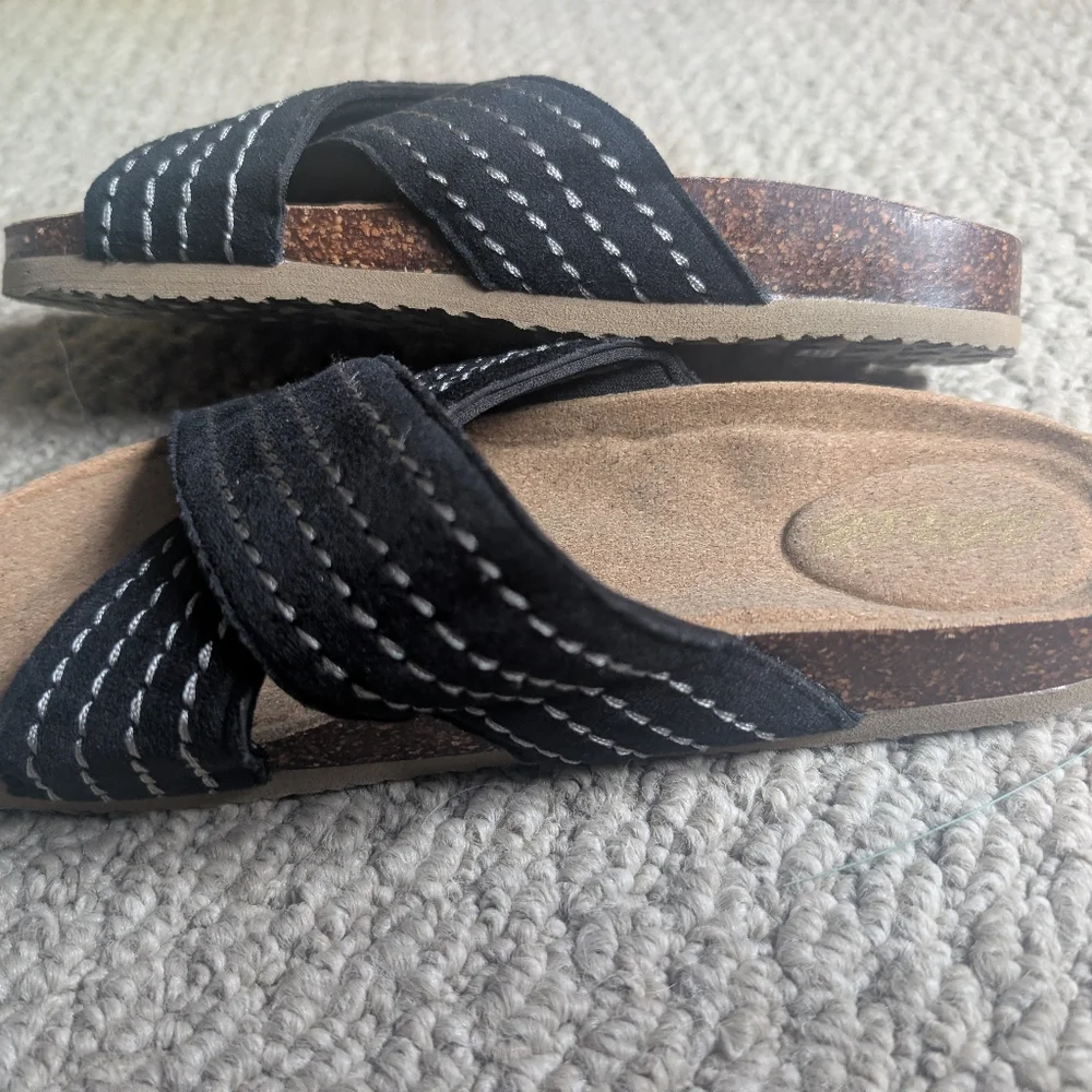 Aerie Velvet Criss Cross‎ Sandals Black Cork Heals. NWOB. Size 7